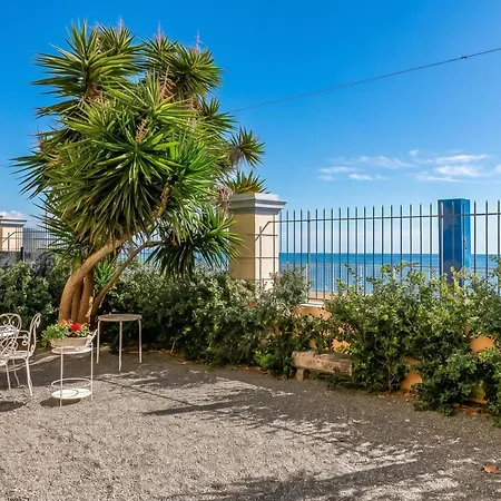 Les Rives D'or With Sea View Terrace - Happy مينتون